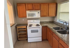8325 Sunrise Lakes Blvd 305, Sunrise