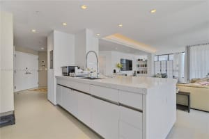 520 Brickell Key Dr A1421, Miami