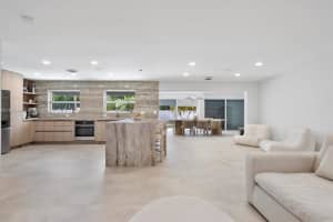 417 N Highland Dr, Hollywood