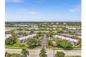 300 Racquet Club Rd 206, Weston