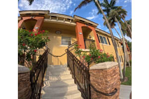 985 Ne 34th Ave 203, Homestead