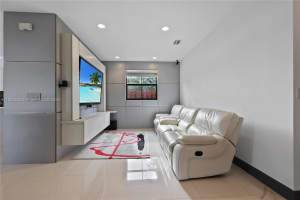 10040 NW 10th St, Miami, FL 33172, Sold 10/29/25