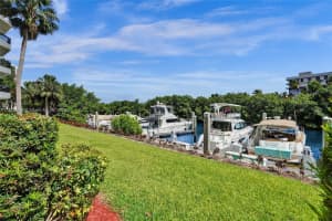3500 Mystic Pointe 105, Aventura