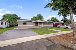 4290 Nw 38th Ave, Lauderdale Lakes