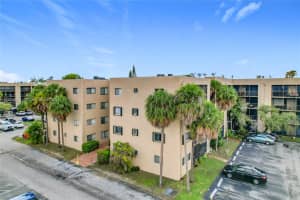 8635 NW 8th St 103, Miami, FL 33126 - MLS#A11825906