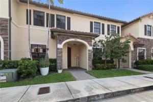 8880 W 35th Ct, Hialeah