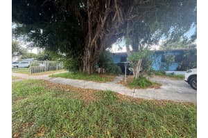 10315 SW 42nd St, Miami, FL 33165, Sold 08/25/25