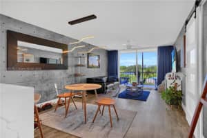 8900 Washington St Apartment 320, Pembroke Pines, FL 33025, - MLS#A11826175