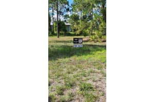 653 Jaguar Blvd, Lehigh Acres, FL 33974 - MLS#A11826293