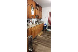 890 E 52nd St, Hialeah