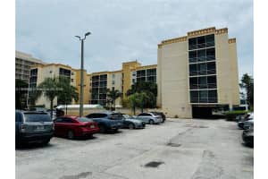 2935 NE 163rd St APT 2Q, North Miami Beach, FL 33160, - MLS#A11826539