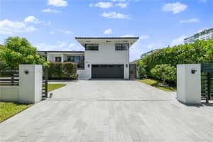2010 Ne 122nd Rd, North Miami