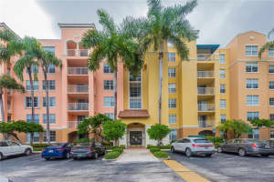 19601 E Country Club Dr 7104, Aventura