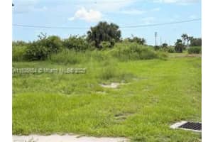 3604 Sammy Watkins Ave Fort Myers, FL 33916 Sold 09/22/25