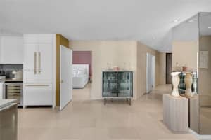 88 SW 7th St Apt 1212, Miami, FL 33130, - MLS#A11826963