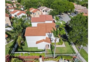 1115 Sw 180th Ter, Pembroke Pines