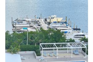 18071 Biscayne Blvd 802, Aventura