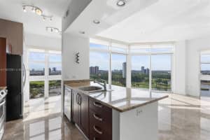 19900 E Country Club Dr Ts10, Aventura
