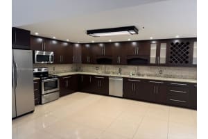 20401 Ne 30th Ave 124-8, Aventura