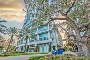 92 Sw 3rd St 4510, Miami