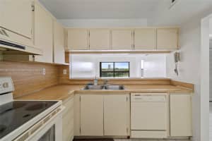 10290 NW 9th St Cir APT 511, Miami, FL 33172, Sold 10/24/25