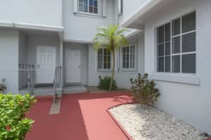 8260 Nw 10th St 4, Miami