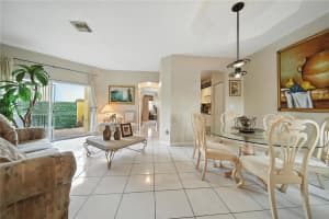 8260 NW 10th St APT 4, Miami, FL 33126, - MLS#A11827556