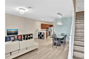 3976 Poinciana Ln Hollywood, FL 33021 - MLS#A11827605