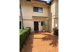 131 Sw 109th Ave L4, Sweetwater