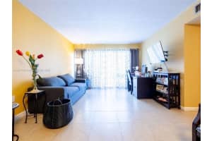 706 NW 87th Ave APT 302, Miami, FL 33172, Sold 10/15/25