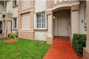 8366 Nw 10th St 3b, Miami