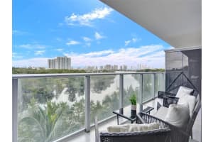 16385 Biscayne Blvd 403, North Miami Beach