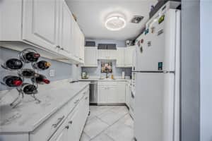 1000 SW 10th Terrace APT 2P, Hallandale Beach, FL 33009, - MLS#A11828077