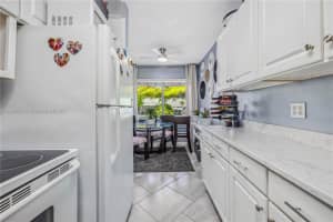 1000 SW 10th Terrace APT 2P, Hallandale Beach, FL 33009, - MLS#A11828077
