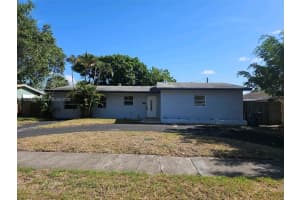 811 Evergreen Dr, Lake Park