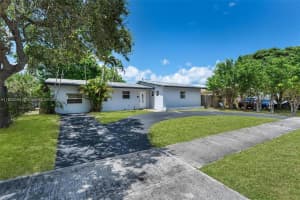 811 Evergreen Dr Lake Park, FL 33403 - MLS#A11828244