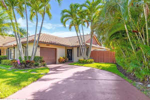 220 Sw 113th Ter, Pembroke Pines