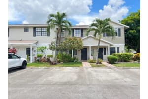 905 Nw 107th Ave, Pembroke Pines