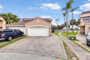 8252 Nw 191st Ln 15r, Hialeah