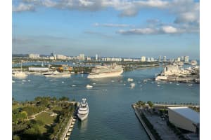 888 Biscayne Blvd 2910, Miami