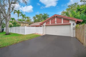 66 Forest Cir, Hollywood, FL 33026, - MLS#A11829012