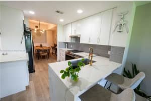 16301 Malibu Dr 79, Weston