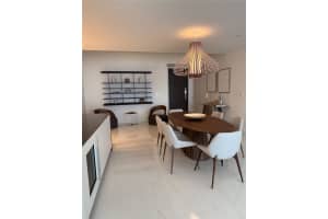 300 Biscayne Boulevard Way 5009w Miami, FL 33131 - MLS#A11829436
