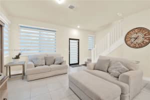 4413 Nw 83rd Path, Doral