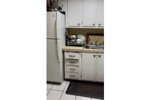 500 Executive Center Dr 1c, West Palm Beach