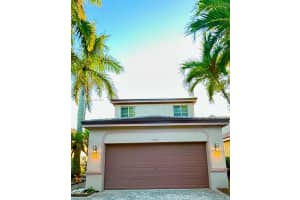 1587 Winterberry Ln, Weston