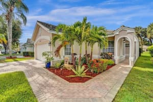 9010 Lake Park Cir N, Davie, FL 33328, Sold 07/30/25