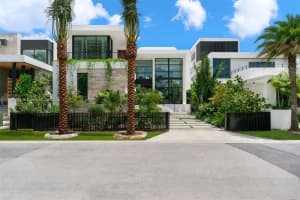 1045 N Venetian Dr, Miami