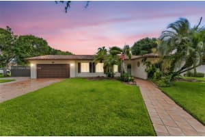 6963 Seagrape Ter, Miami Lakes