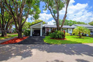 16041 Fairway Ter 121, Weston